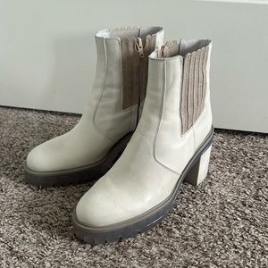 Free People Chelsea Boots in Ice SIZE 10